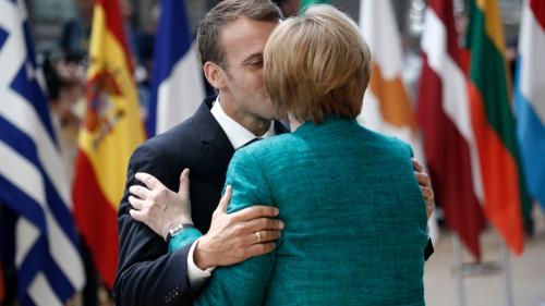 Merkel_Macron_Kuss_klein