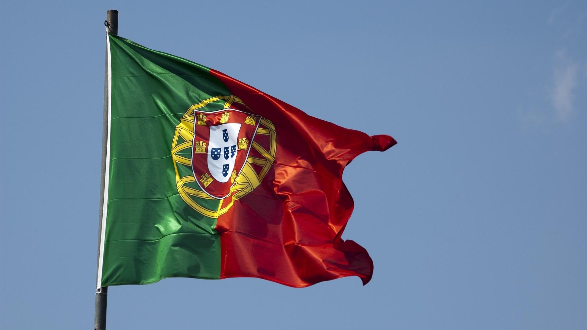Portugal_flag-974482_1920__c._Sofia_Morgado_Pixabay