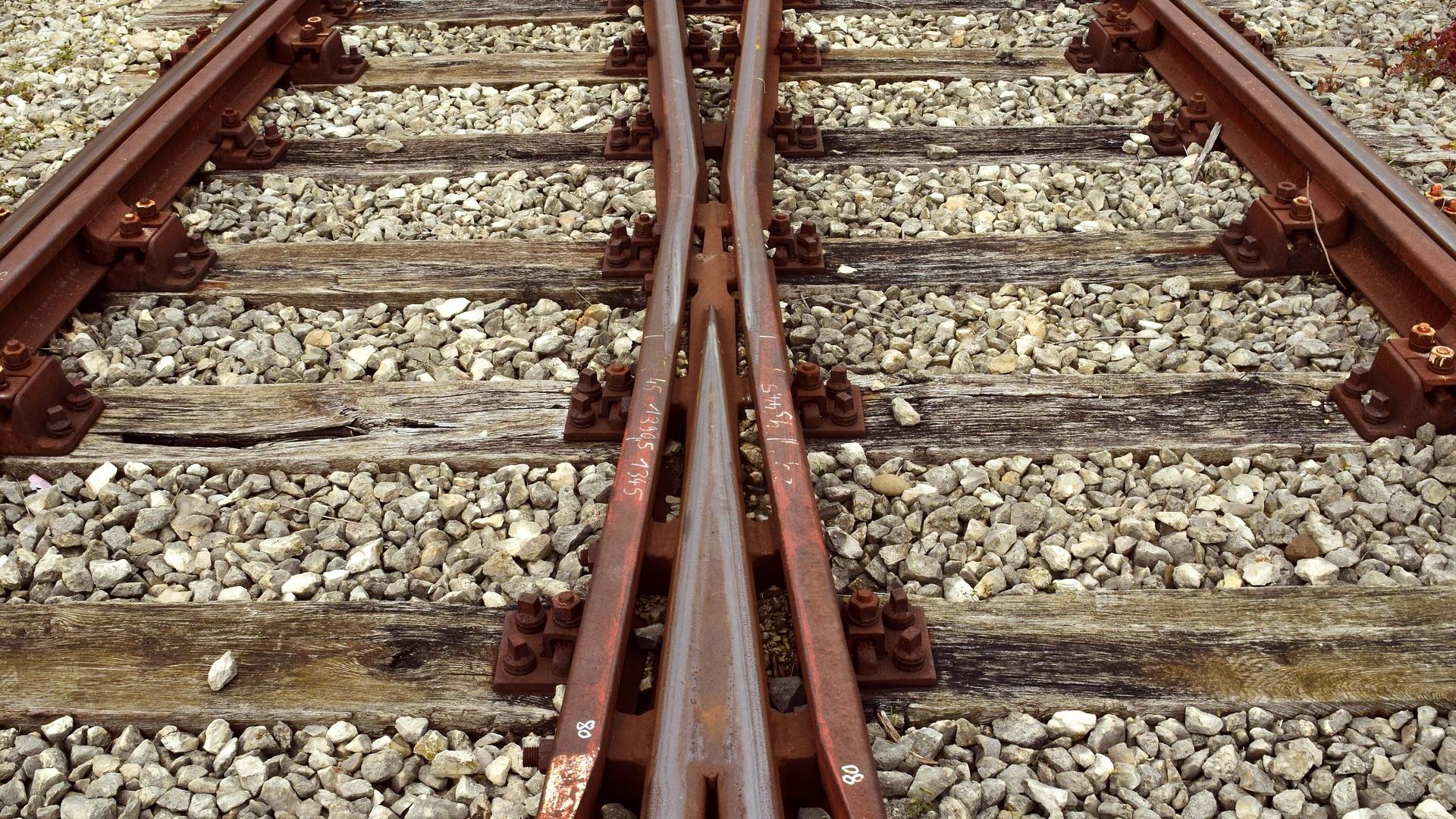 Rubrik_Verkehr_Eisenbahnschienen_pixabay
