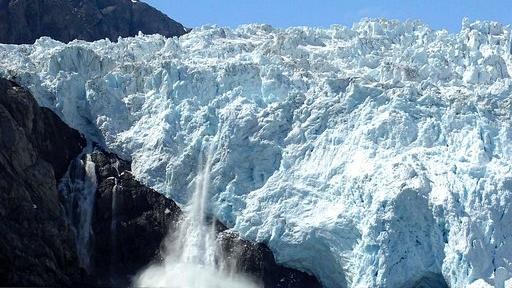 Rubrik_Wasser_Meere_-_c_pixabay-glacier-calving-1945454__340