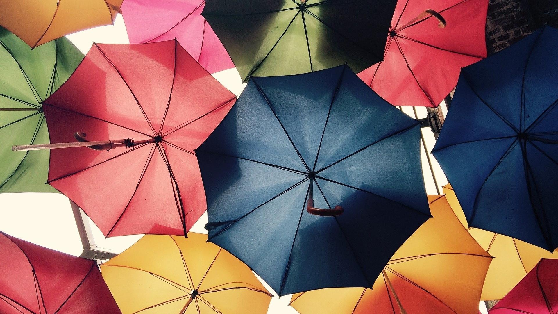 umbrellas-816338_1920_c._Jacs_Henderson_Pixabay