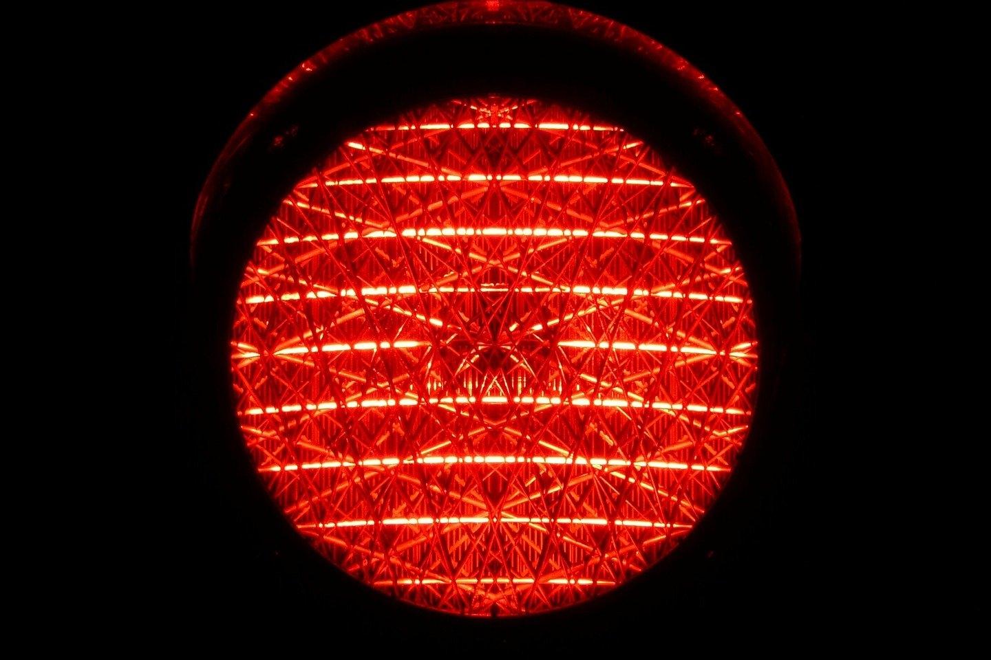 rote_ampel_traffic-light-6010_1920_c._Hans_Braxmeier_Pixabay