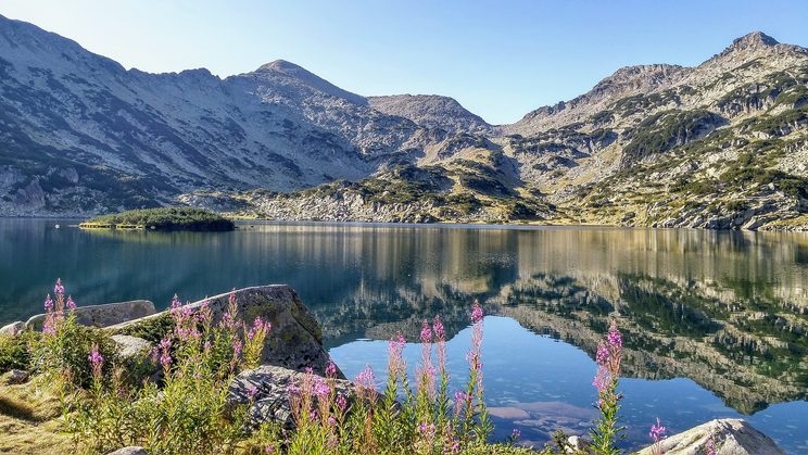 Rubrik_Naturschutz_und_Biodiv_Pirin_Nationalpark_c._Pixabay_popovo-lake-2887815_1920